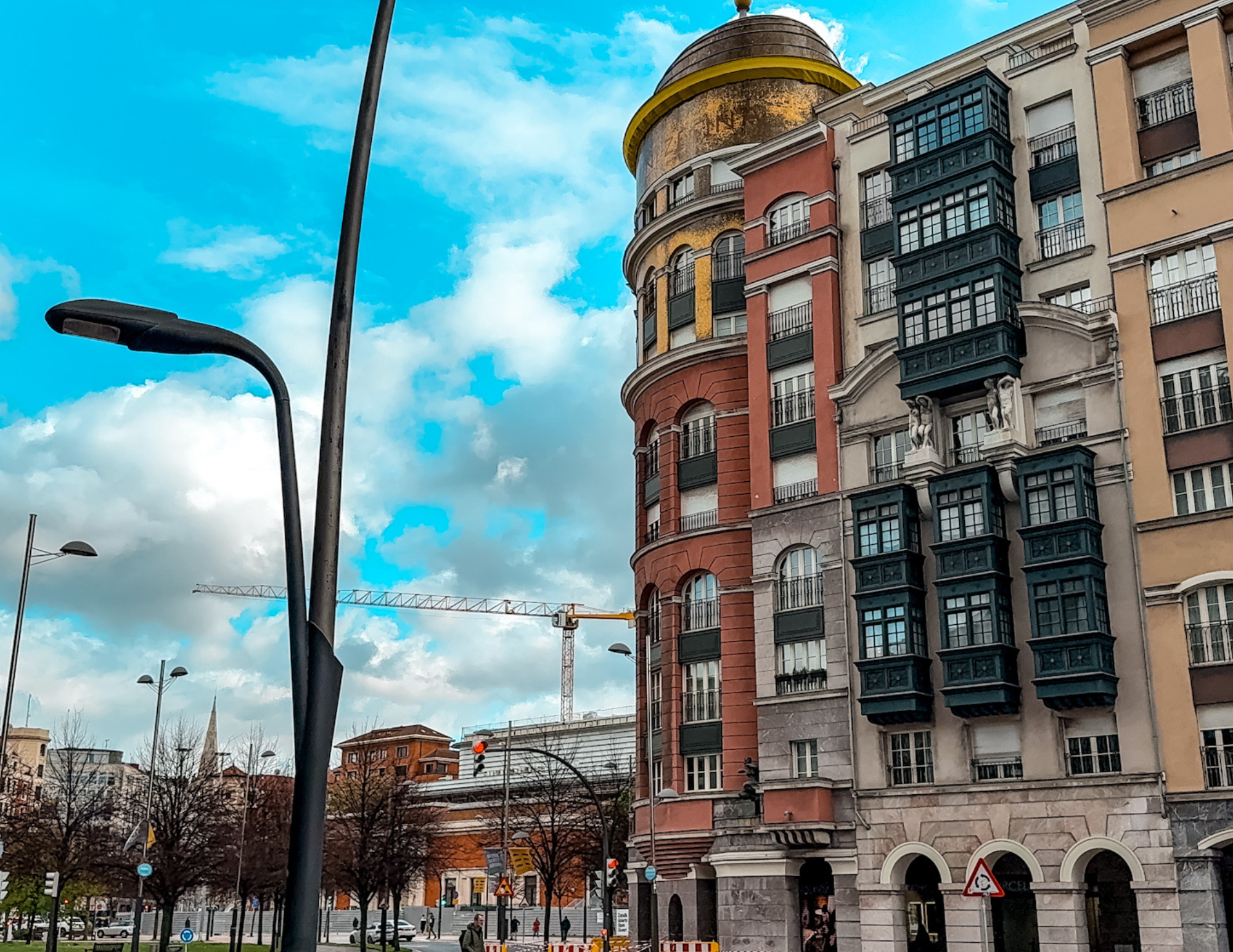 Bilbao Travel Guide (2).png